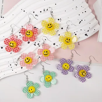 Nov Svež Akril 3D Candy Barve Karirasti Nasmejan Obraz Sončnično Pet cvetnih listov Cvet Uhani za Ženske modni Dodatki